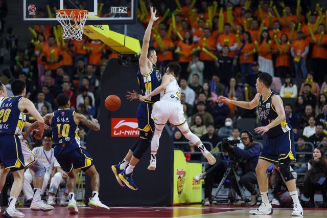 CBA前四血战白热化：广厦领跑 辽京疆逆袭搅局